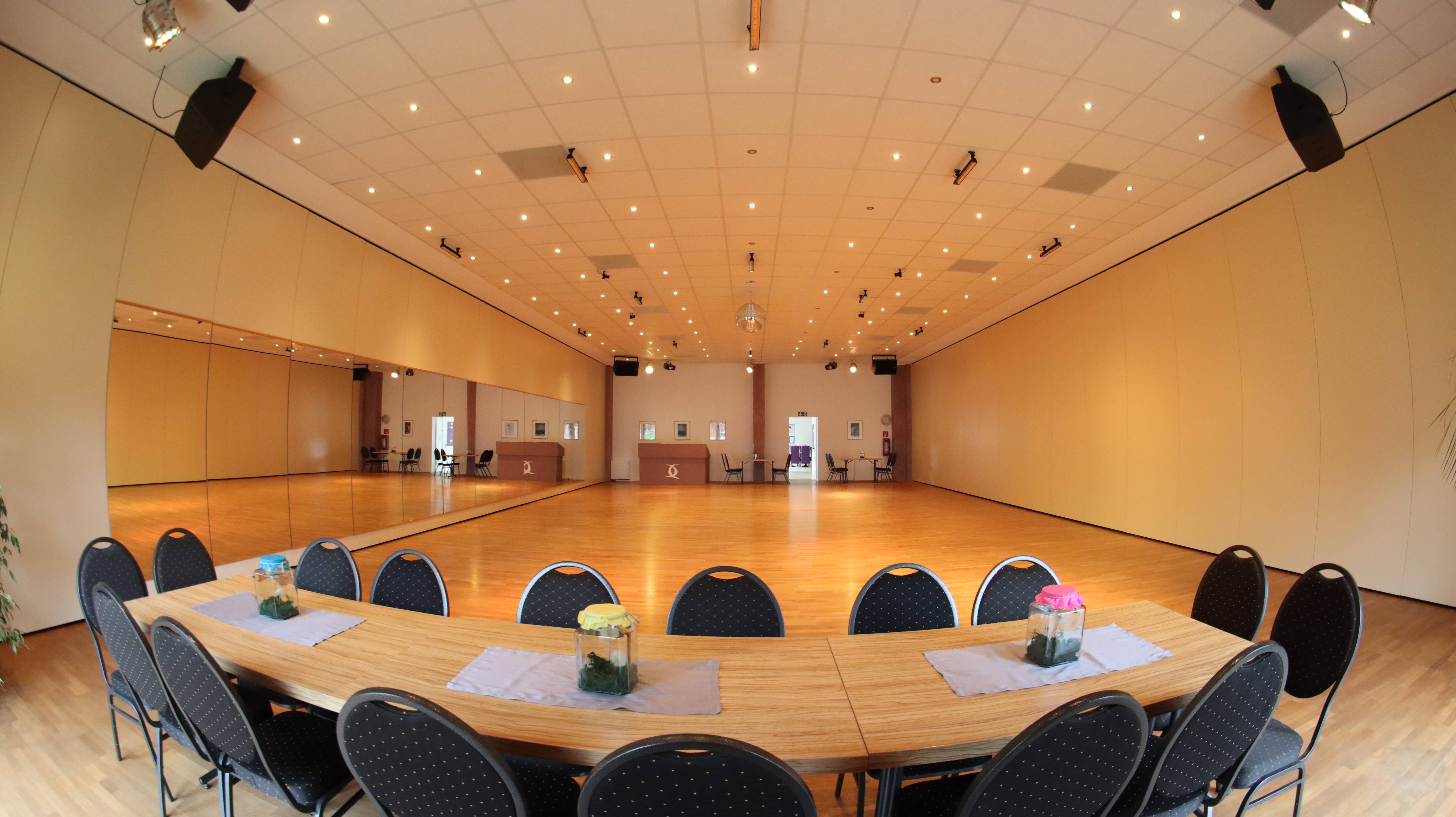 Innenansicht von Saal 2 mit Tanzfläche